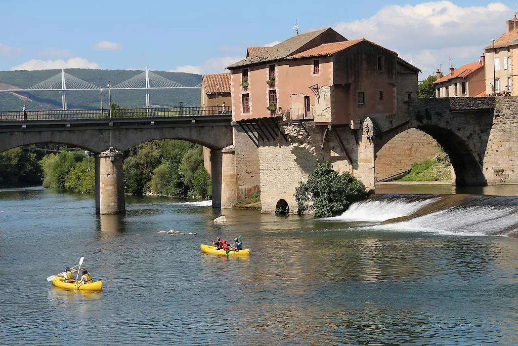 Causses & Vallees Vacances Hotel Saint-Georges-de-Luzencon 0*,  France